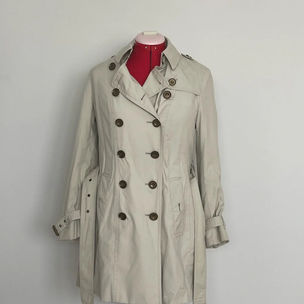 Burberry Light Tan Trench Coat - Picture 7 of 16
